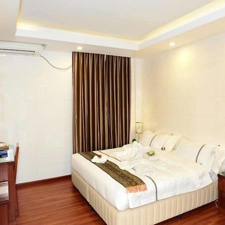 8Day Hotel Yangon Bagian luar foto
