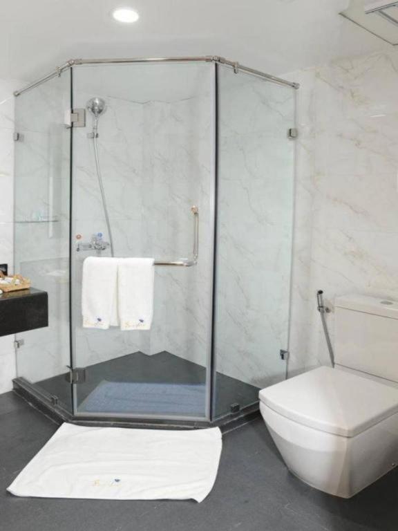 8Day Hotel Yangon Bagian luar foto