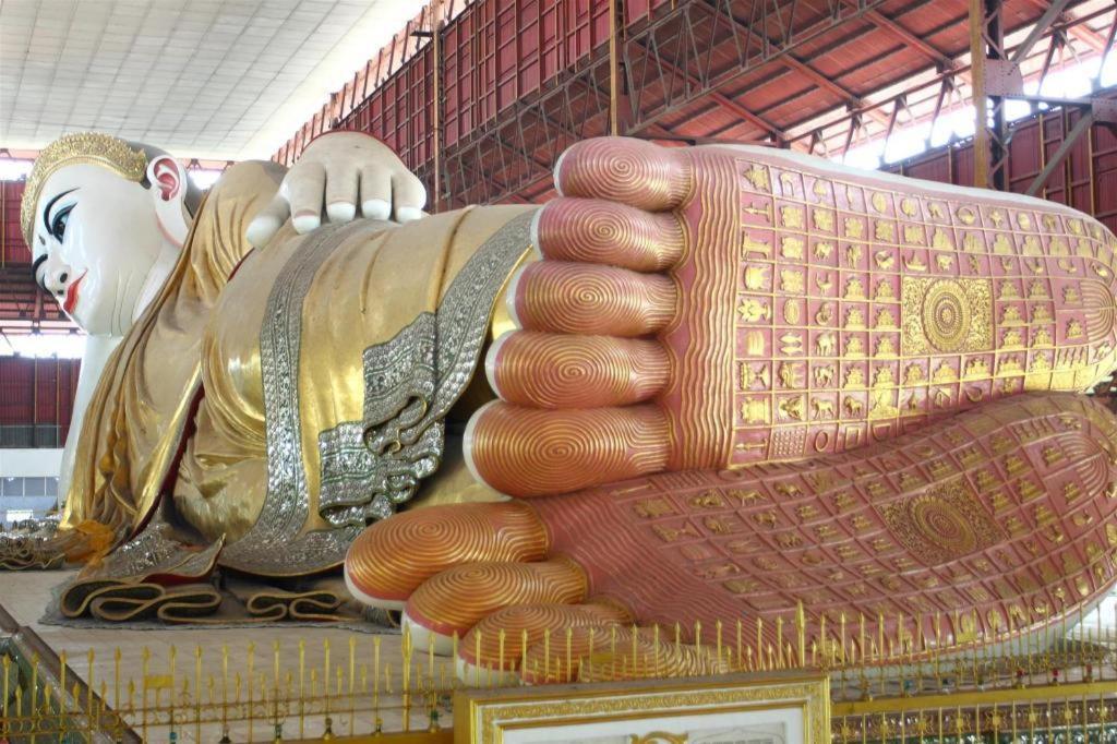 8Day Hotel Yangon Bagian luar foto