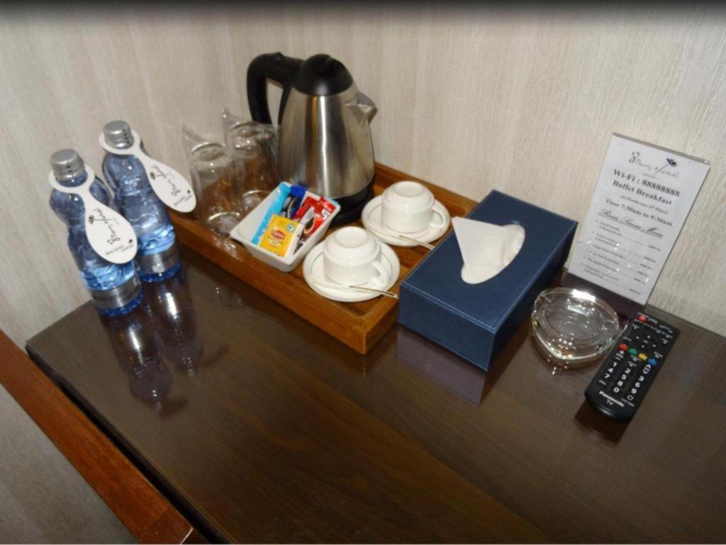 8Day Hotel Yangon Bagian luar foto