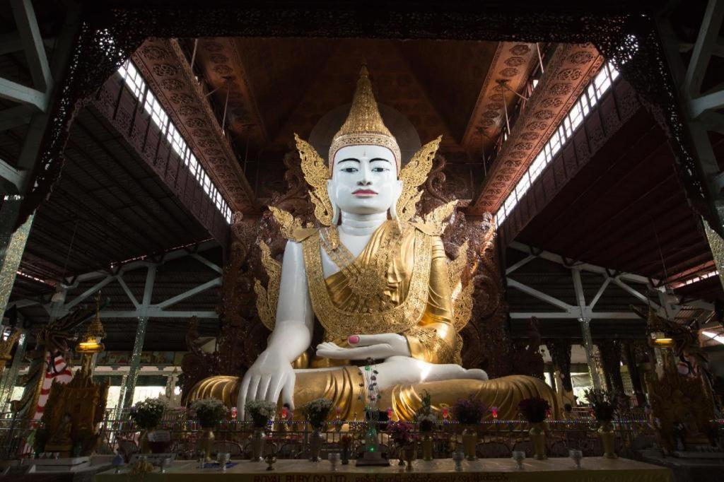 8Day Hotel Yangon Bagian luar foto