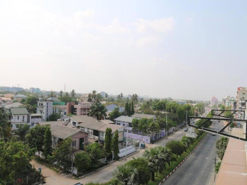 8Day Hotel Yangon Bagian luar foto