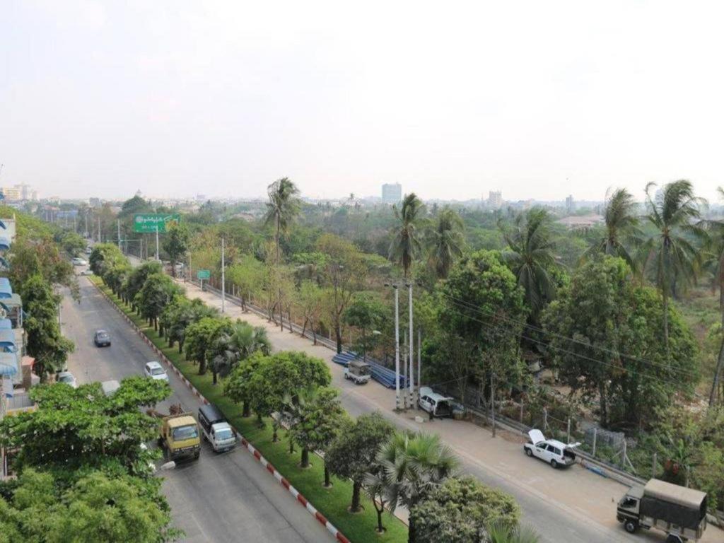 8Day Hotel Yangon Bagian luar foto