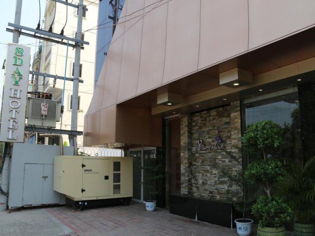 8Day Hotel Yangon Bagian luar foto