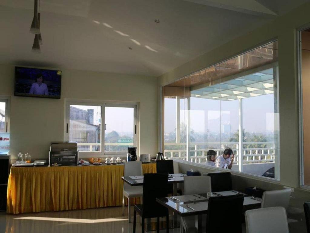 8Day Hotel Yangon Bagian luar foto