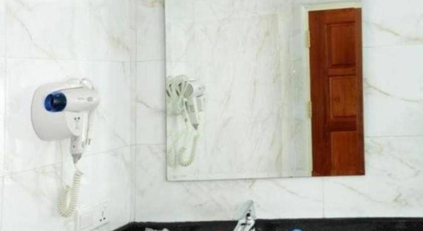 8Day Hotel Yangon Bagian luar foto