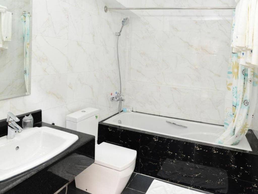 8Day Hotel Yangon Bagian luar foto