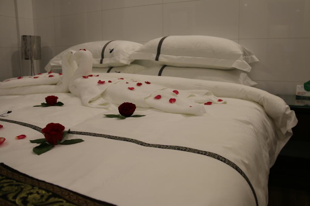 8Day Hotel Yangon Bagian luar foto