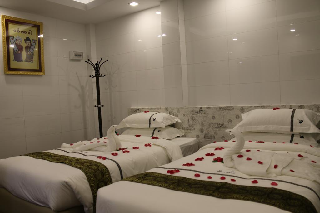 8Day Hotel Yangon Bagian luar foto