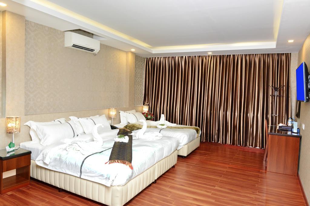 8Day Hotel Yangon Bagian luar foto