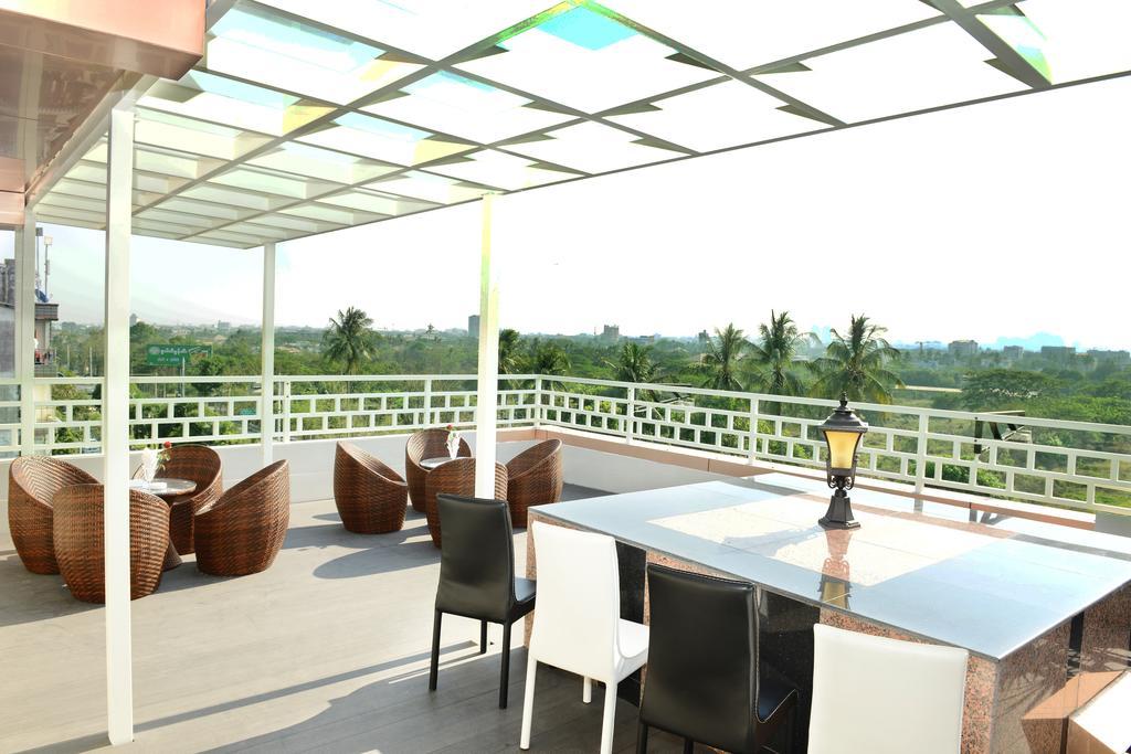 8Day Hotel Yangon Bagian luar foto
