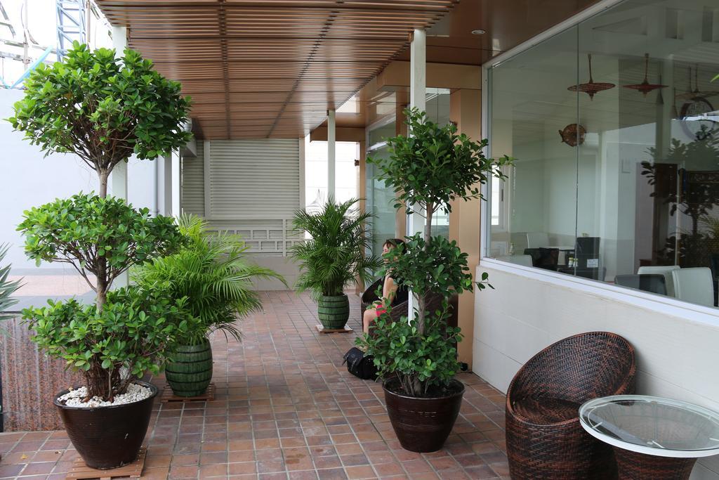 8Day Hotel Yangon Bagian luar foto