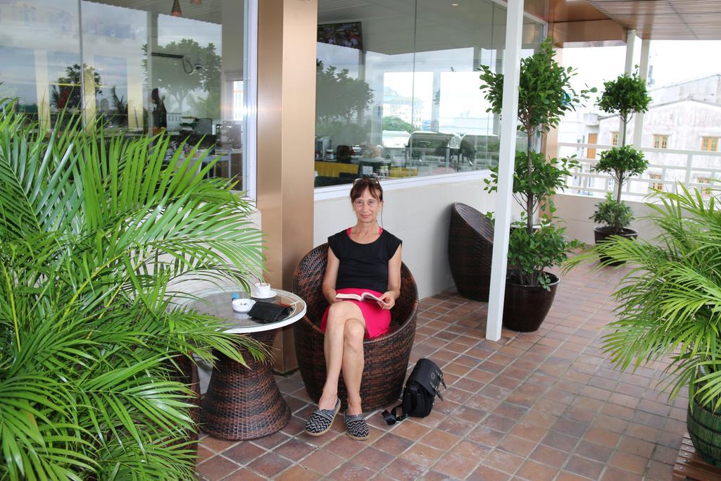 8Day Hotel Yangon Bagian luar foto
