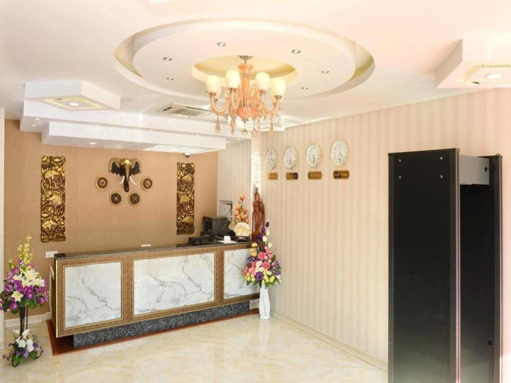 8Day Hotel Yangon Bagian luar foto