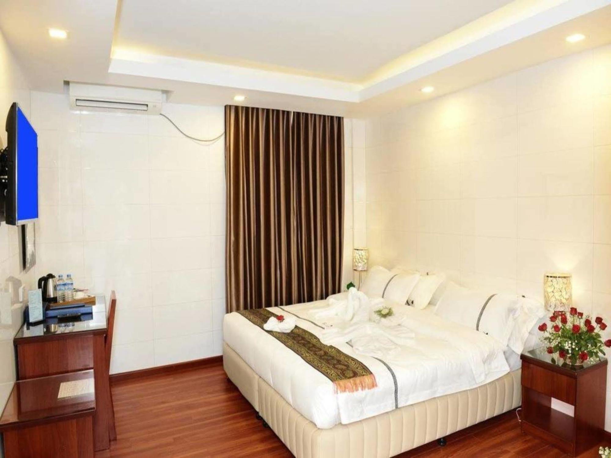 8Day Hotel Yangon Bagian luar foto