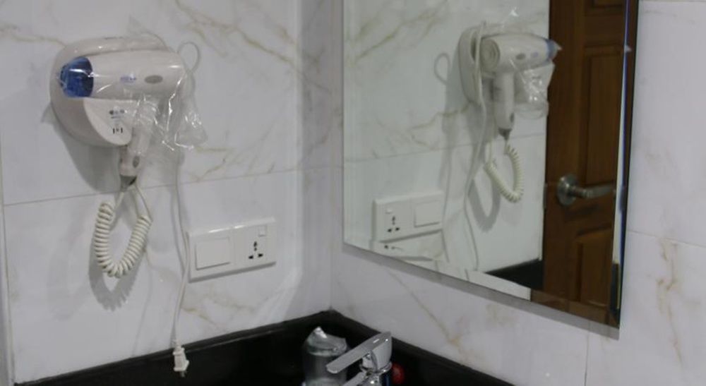 8Day Hotel Yangon Bagian luar foto